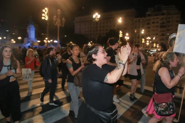 Nuevo cacerolazo frente al Congreso en contra del DNU de Milei