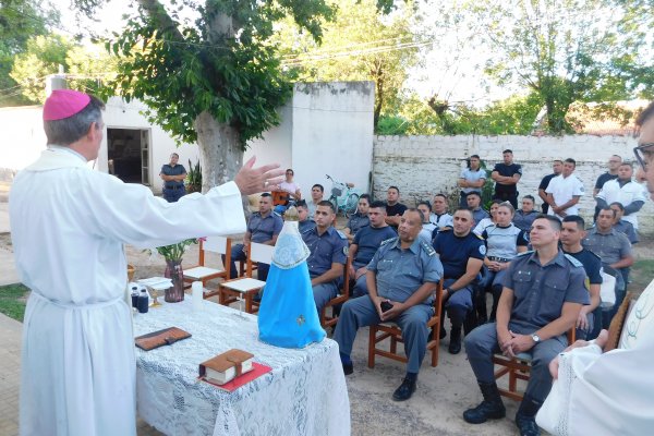 Monseñor Canecin, llevó el mensaje la Navidad al servicio penitenciario