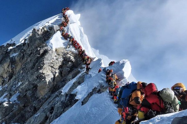 Milei, el sherpa muerto y, si la policía corta, no cobra