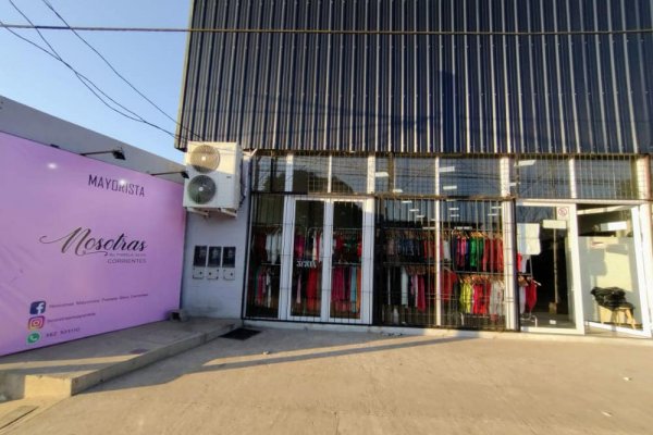Corrientes: hicieron un boquete para entrar a robar en un local de ropas