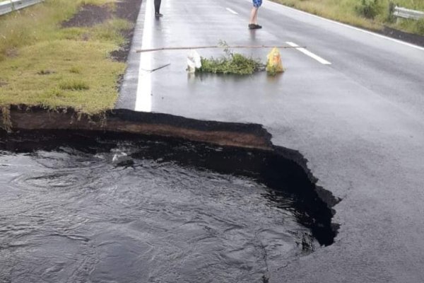 Corte en la Ruta Nacional 12 por hundimiento del asfalto