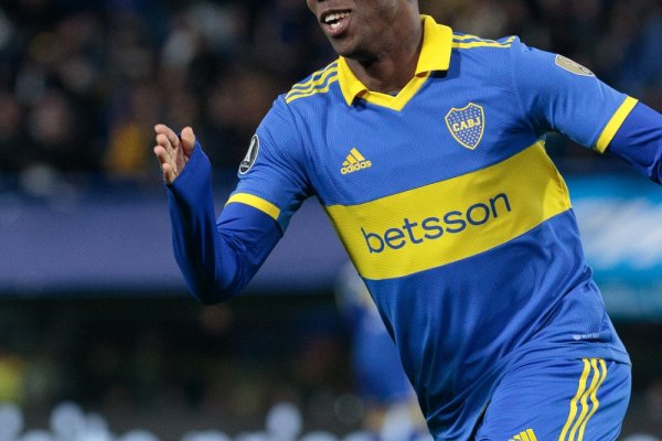 ¿Se lo llevan? Advíncula aparece en el radar de un equipo brasileño