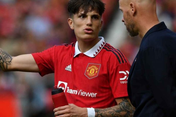 ¡Bombazo! Manchester United sigue a una figura del fútbol argentino