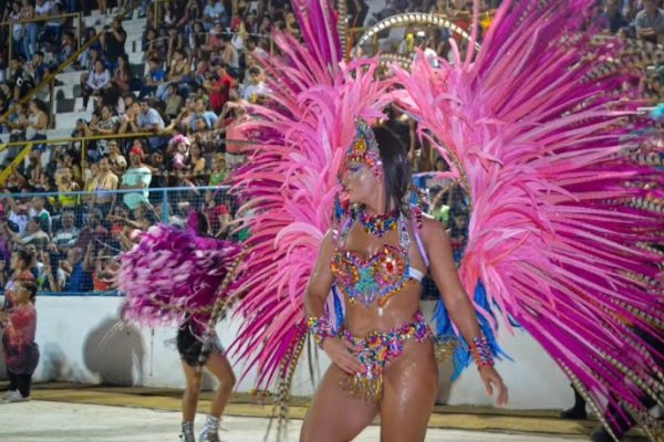 Carnaval Barrial suma noches y el desfile inaugural en Costanera Sur