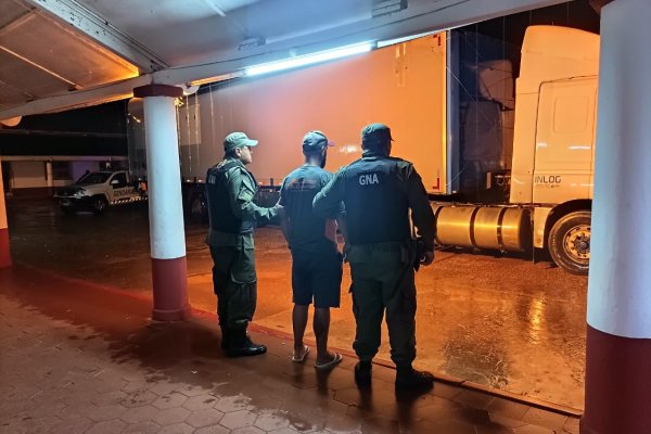 Operativo “Trainspotting”: Gendarmería secuestró en Corrientes 20 mil kilos de un precursor químico transportados en un camión