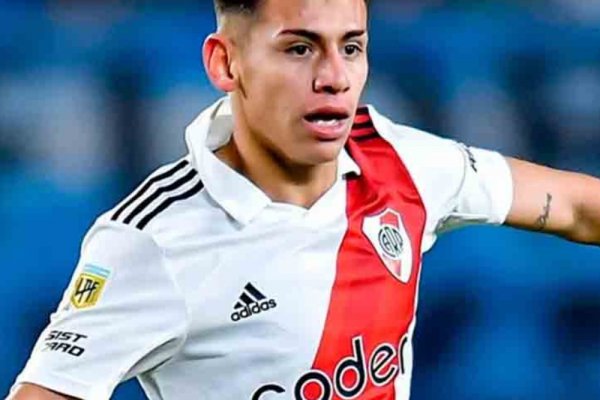 El llamativo posteo de Echeverri en el medio del partido de River