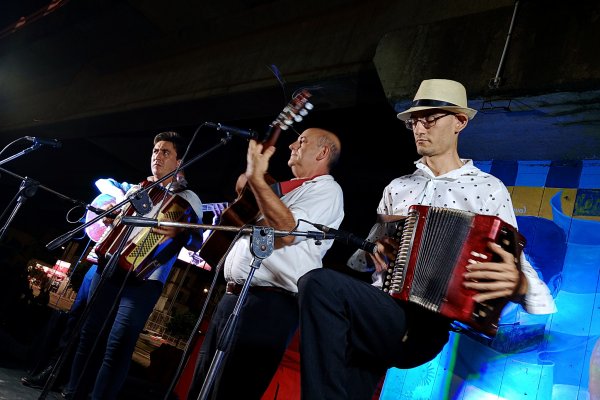 Peña chamamecera en la Feria de Emprendedores