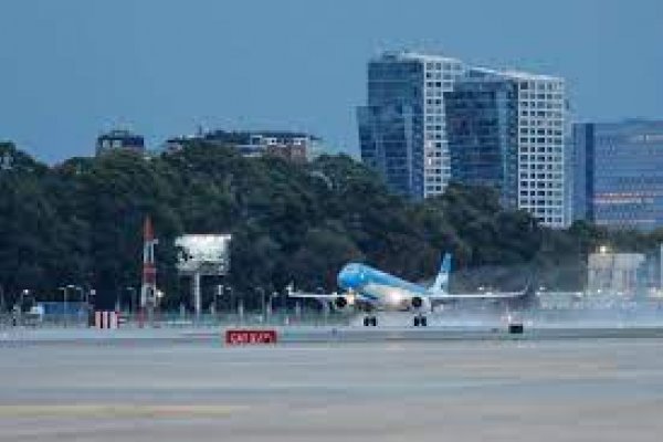 Trabajadores aeronáuticos se suman al paro general de la CGT