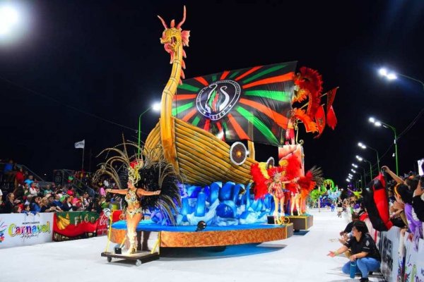 El Rey Momo llegó a Monte Caseros y dio inicio al Carnaval Artesanal del País