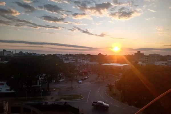 Martes caluroso con cielo algo nublado en la Capital correntina