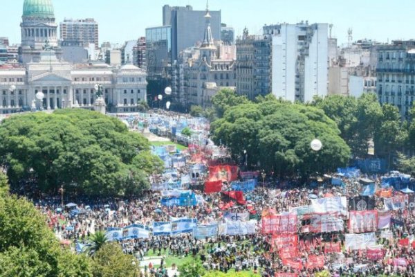 Con duras críticas a la Ley Ómnibus y el DNU, así es el documento que la CGT leerá frente al Congreso