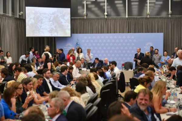 Ley Ómnibus: El gobierno consiguió dictamen plagado de disidencias