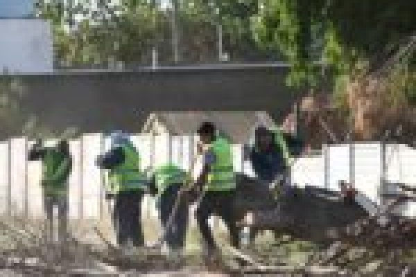Federico Susbielles supervisó los operativos de limpieza en Bahía Blanca