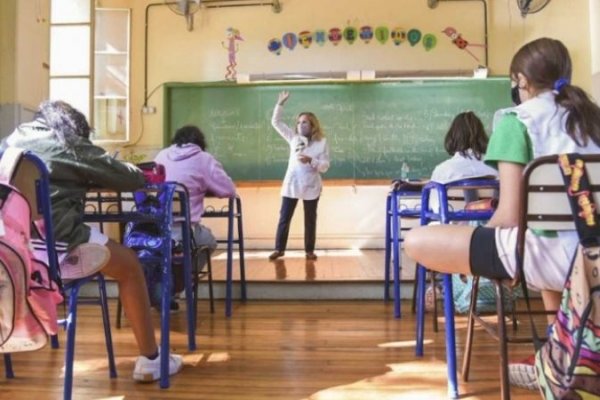 Corrientes a menos de un mes del inicio de clases