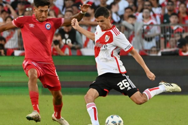 River no pudo aguantar la ventaja y debutó con empate ante Argentinos Juniors