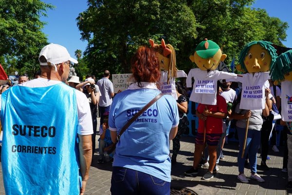 Docentes califican de “insuficiente” el anuncio de Valdés y exigen salario arriba de la Línea de Pobreza