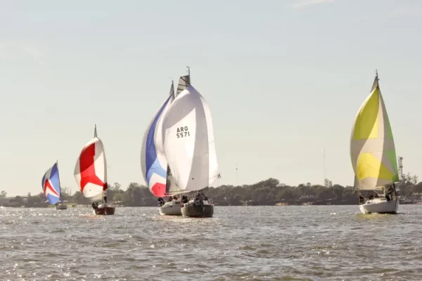 El Yacht Club Corrientes iniciará la temporada con la regata nocturna