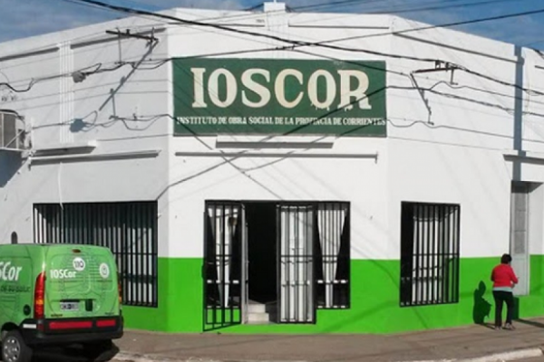 IOSCOR: afiliados protestan frente a la sede local en Goya