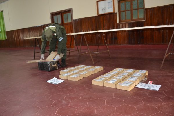 Corrientes: abren encomiendas y descubren distintos medicamentos sin documentación respaldatoria