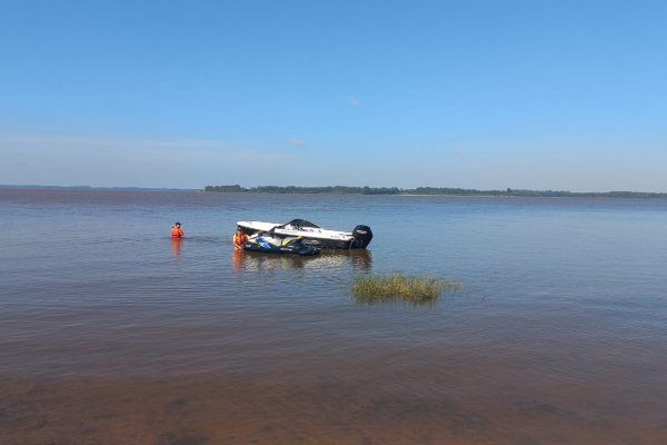 Prefectura asistió a dos navegantes en Federación