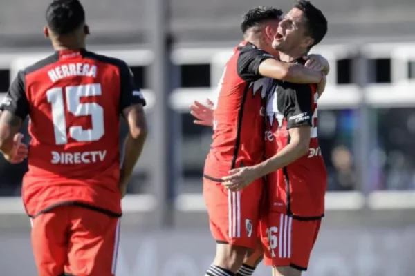 Gol correntino para que River sea único puntero