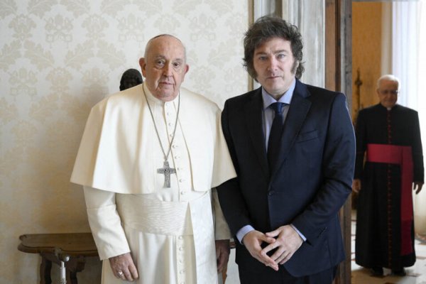 Milei se reunió con el Papa y se llevó dos encíclicas sobre justicia social y cambio climático