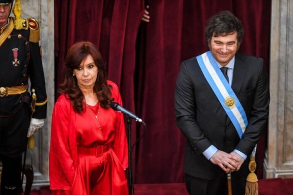 CFK publicó un extenso documento con críticas a Milei y lo definió como un 