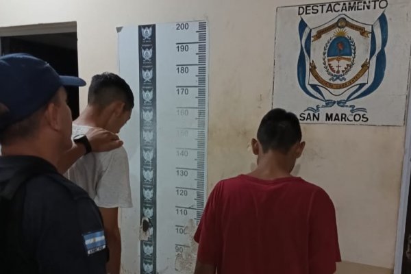 Policía de Corrientes detiene a jóvenes mientras robaban cables de una vivienda