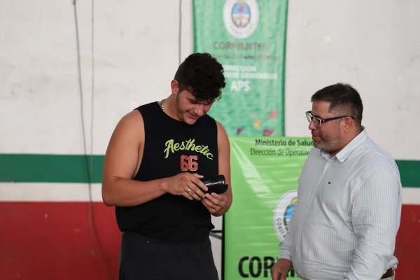 Entrega de anteojos a través del programa Corrientes Te Veo Bien