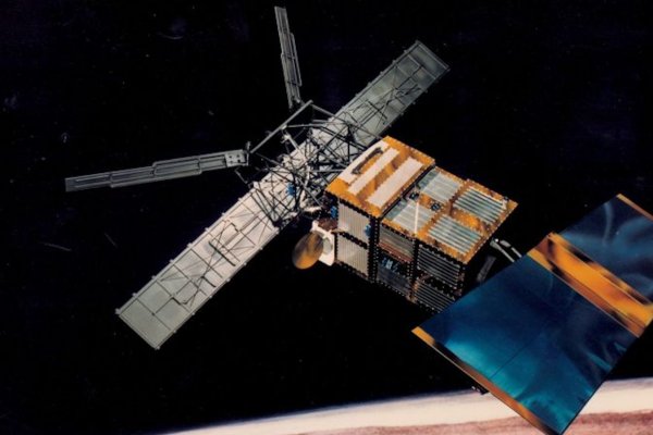 Se espera que un satélite de más de 2.200 kilos de la Agencia Espacial Europea caiga a la Tierra