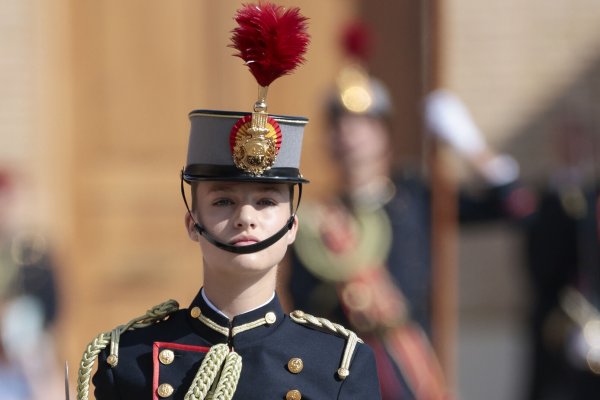 La princesa Leonor reaparece con uniforme de gala en el aniversario de la Academia Militar de Zaragoza