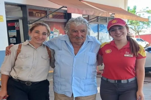 El ex presidente de Uruguay, Pepe Mujica estuvo de paso por Corrientes