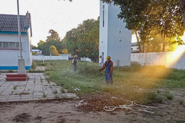 Corrientes: un municipio tuvo que salir a limpiar y acondicionar escuelas provinciales