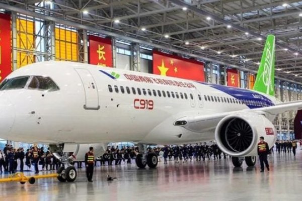 China presenta en Singapur su avión de pasajeros C919