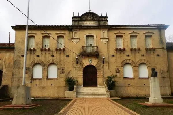 INCREÍBLE! Un colegio de Corrientes posterga un día de clases para impedir que los alumnos ingresen borrachos