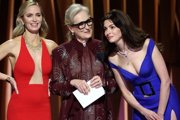 Meryl Streep, Anne Hathaway y Emily Blunt protagonizan el momento más divertido y viral de los SAG Awards