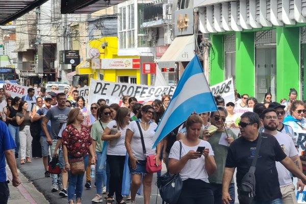 Lunes amargo para el gobernador: paro y movilización docente en Corrientes