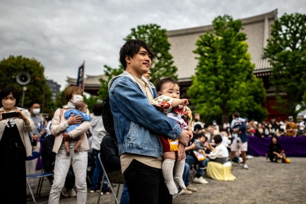 Japón registra un mínimo histórico de natalidad en 2023. Es el octavo año consecutivo de descensos en nacimientos