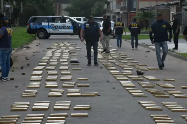 Incautaron 700 kilos de droga en un barrio de Corrientes