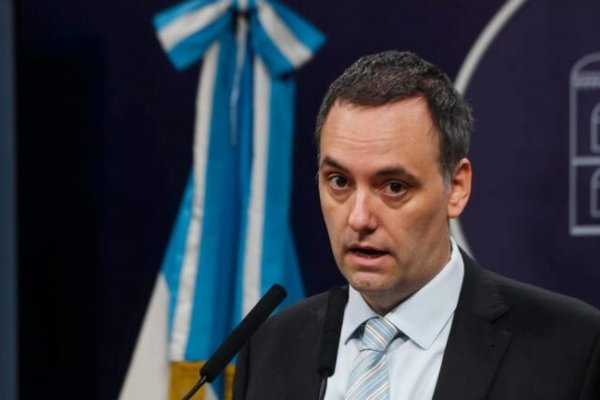 Adorni tuvo que desmentir que el Gobierno buque convertir jubilaciones de la moratoria en planes sociales