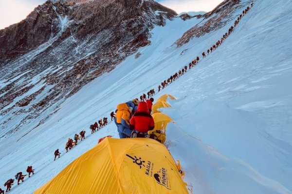 Nepal establece una nueva condición para todos los que quieran escalar el Everest