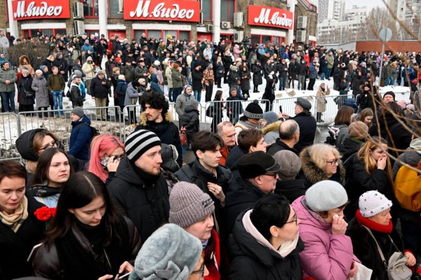 El funeral de Alexey Navalny convoca a una multitud en Moscú