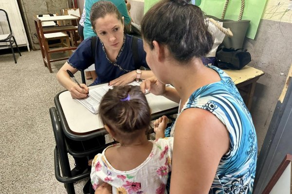 Corrientes: verificaron estado de salud de la población evacuada