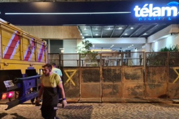 El gobierno cerró Télam, impide al acceso a su edificio, sitio web y cablera y deja en la calle a 700 trabajadores