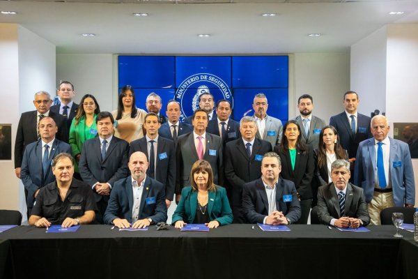 El ministro de Seguridad de Chaco, junto a los subsecretarios y la cúpula policial, estuvieron en el 1er Encuentro de Consejo de Seguridad Interior