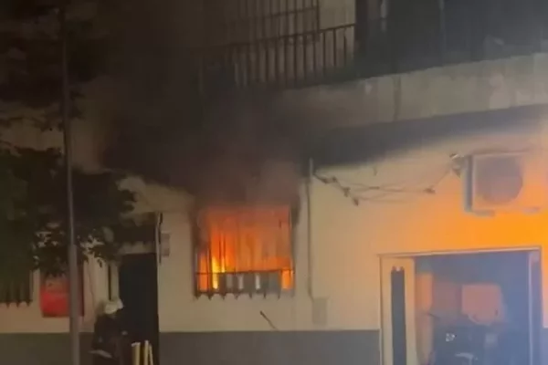 Se incendió un bar en pleno centro de Corrientes: sólo daños materiales
