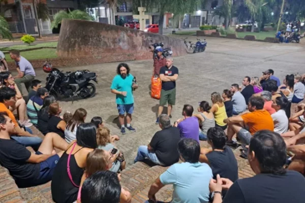 SIN RESPUESTA ! Vecinos correntinos enojados esperan atención del municipio y gobierno luego de las inundaciones