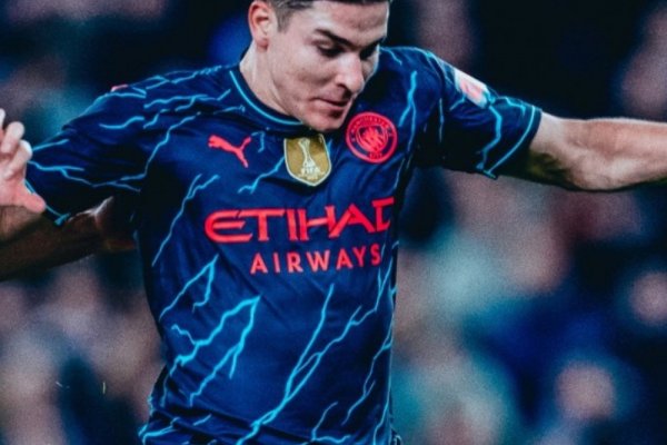 La gran noticia que el Manchester City informó sobre Julián Álvarez