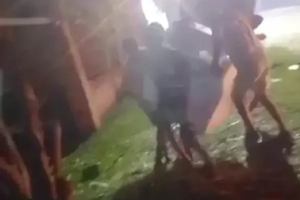Vecinos violentos en Corrientes: intentaron linchar a un hombre acusado de matar a un niño