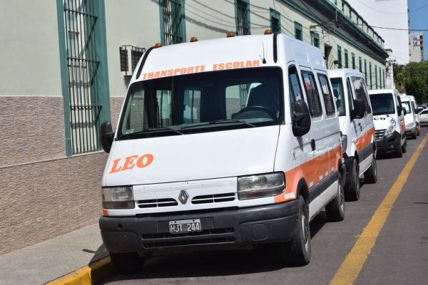 Transportistas escolares en Corrientes: analizan subas mensuales en sus tarifas